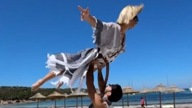 Michelle Hunziker.jpg