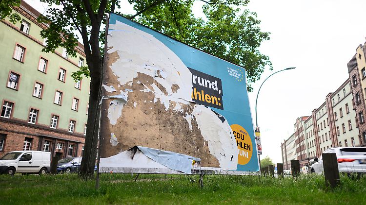 Zerstörtes CDU-Wahlplakat in Dresden