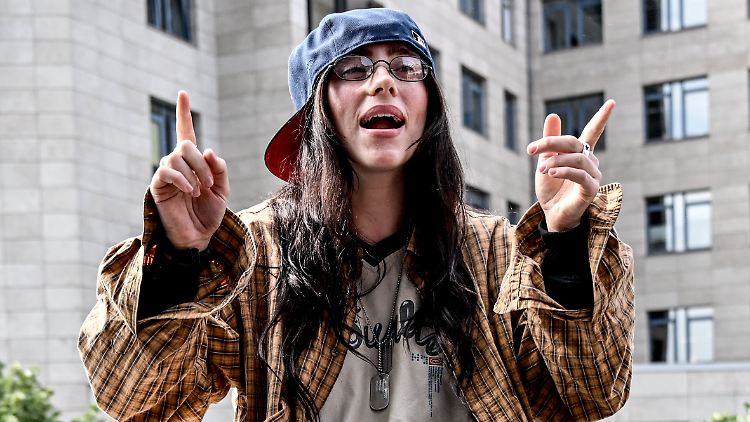 "Ich habe alle meine Freunde verloren, als ich berühmt wurde", so Eilish. 