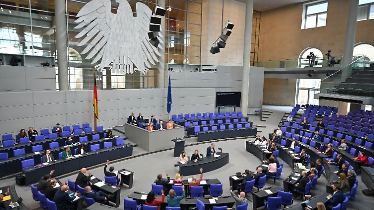 Inzwischen ist angeblich offen, ob das Rentenpaket noch vor Herbst durch den Bundestag gehen wird.