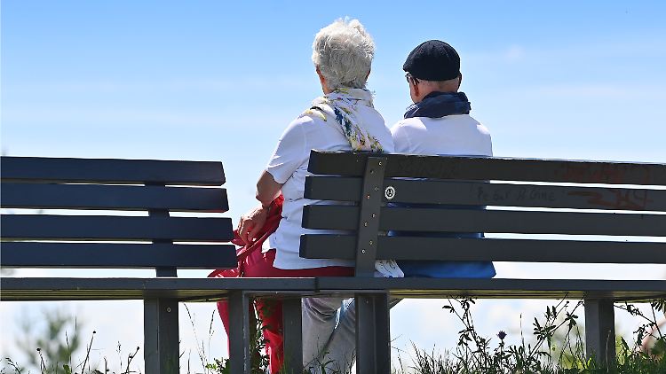 Bei den Frauen nahm die Zahl der durchschnittlichen Versicherungsjahre zwischen 2003 und 2023 von 26,6 auf 37,3 Jahre zu.