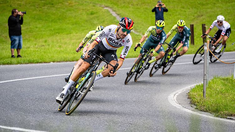 Für Emanuel Buchmann endet die Tour de Suisse im Krankenhaus. 