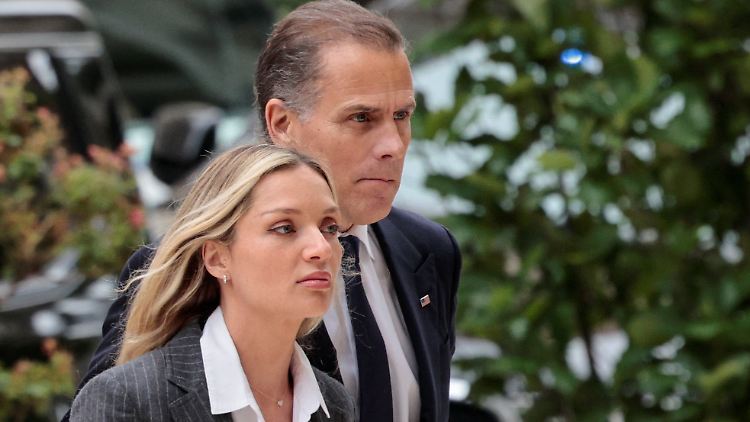 Hunter Biden und seine Ehefrau Melissa Cohen Biden auf dem Weg zum Gerichtsgebäude. 