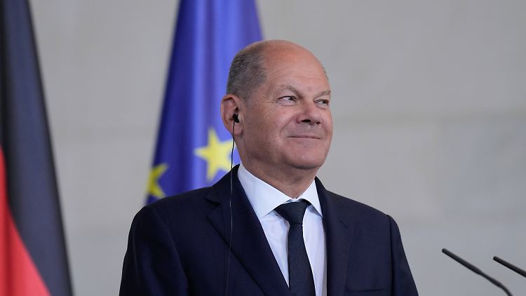 Das Fehlen der BSW-Abgeordneten bei Selenskyjs Rede bezeichnete Scholz als konsequent.