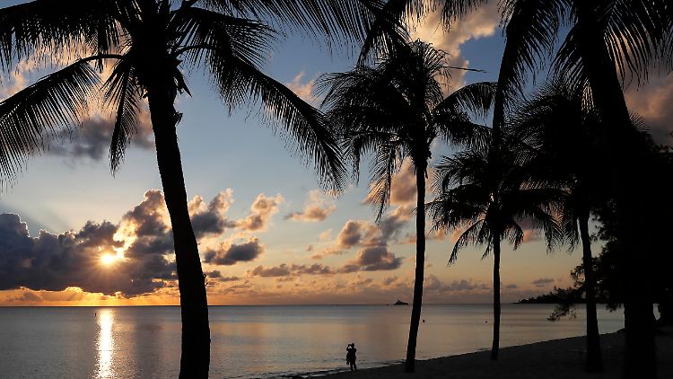 Auch in diesem Paradies in der Karibik wird Fußball gespielt: Die Partie gegen Kuba mussten die Spieler der Cayman Islands aber unfreiwillig sausen lassen.