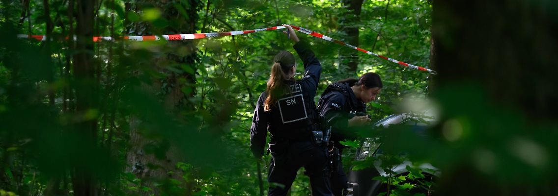 Die Leiche von Valeriia wurde am Dienstagnachmittag in einem Wald zwischen dem Roßweiner Ortsteil Mahlitzsch und dem Döbelner Ortsteil Hermsdorf an einer Straße gefunden.