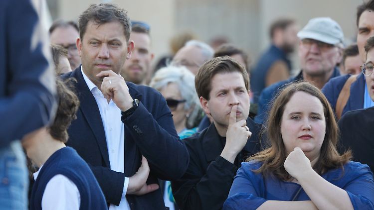 Viel zu grübeln für SPD-Chef Klingbeil, SPD-Generalsekretär Kevin Kühnert und die Grünen-Vorsitzende Ricarda Lang. (Archivbild)