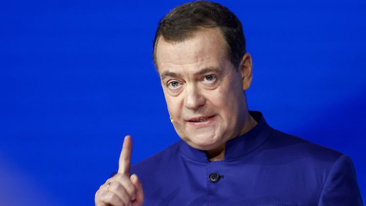 Dmitri Medwedew entwickelte sich innerhalb weniger Jahre vom liberalen Hoffnungsträger zum Kriegshetzer.  