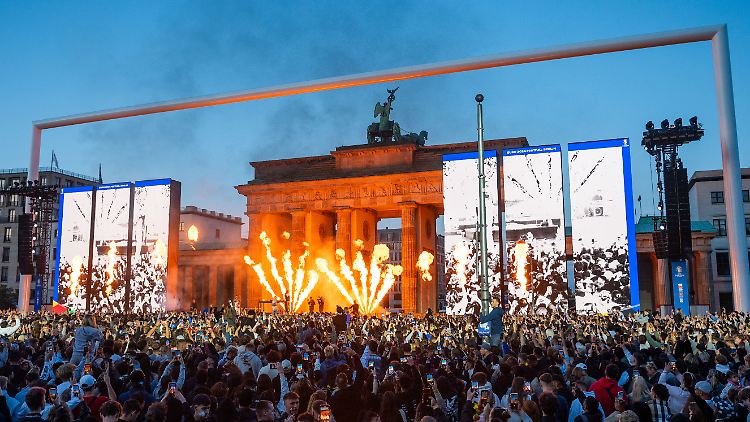 Es ist angerichtet: Die Fußball-Europameisterschaft geht los.