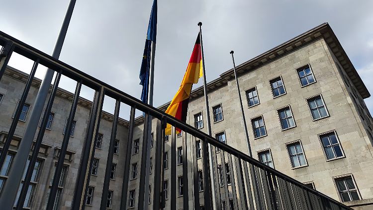 "Die Schuldenerlasse dienen der Erreichung oder Erhaltung der makroökonomischen Stabilität der Schuldnerländer", heißt es aus dem Bundesfinanzministerium.