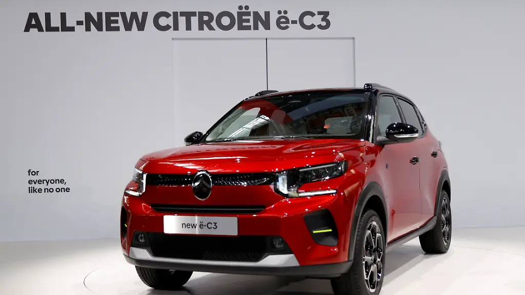 2023-10-17T122059Z-1626186741-RC2BU3ADCSBP-RTRMADP-3-AUTOS-STELLANTIS-CITROEN-ELECTRIC