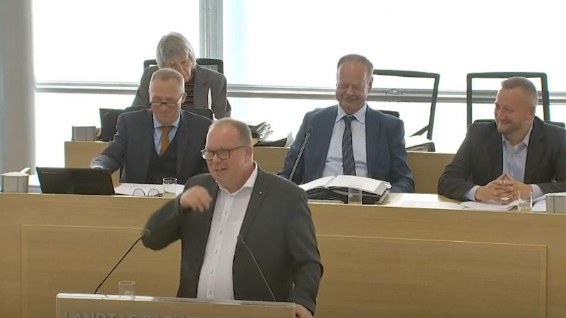 Landtagslacher.JPG