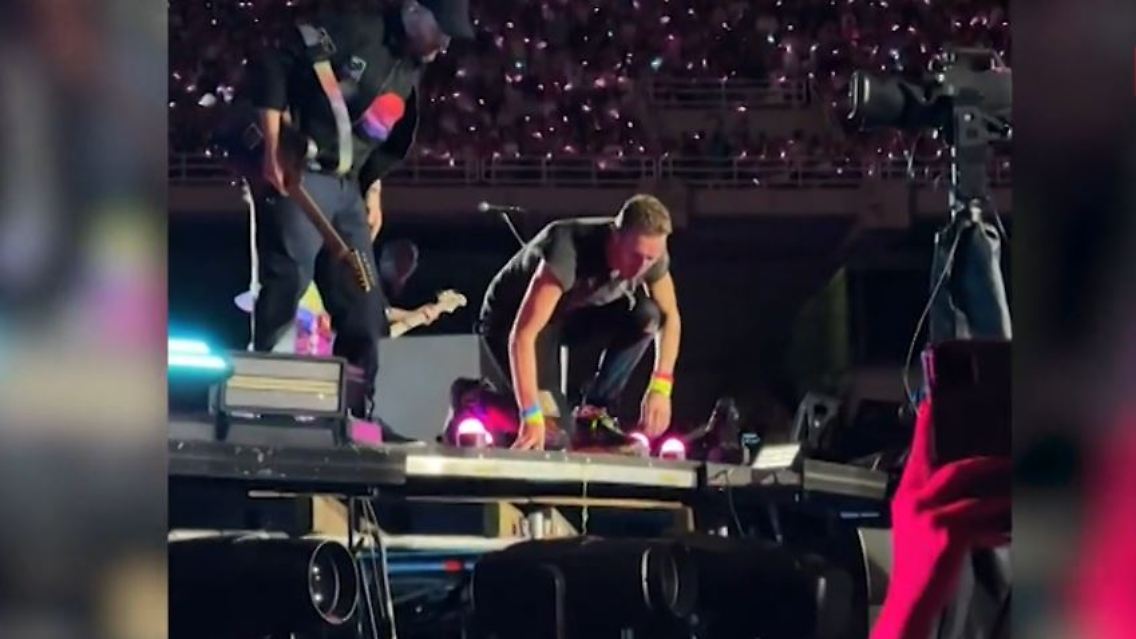 Chris Martin unterbricht Coldplay-Konzert wegen Unfall.JPG