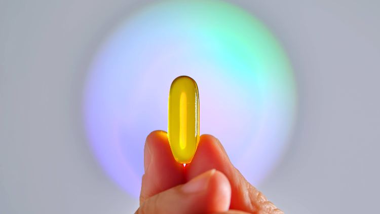Omega-3-Fettsäuren werden als Nahrungsergänzungsmittel meistens in Form von Kapseln angeboten. 