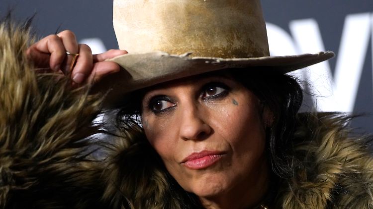 Erhielt 2021 eine Brustkrebs-Diagnose: Linda Perry.