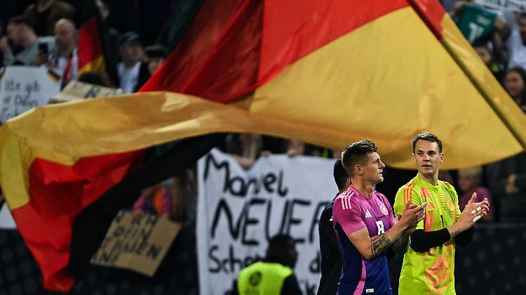 Manuel Neuer ist der älteste Spieler im DFB-Kader. Auch Toni Kroos schraubt den Altersschnitt hoch.