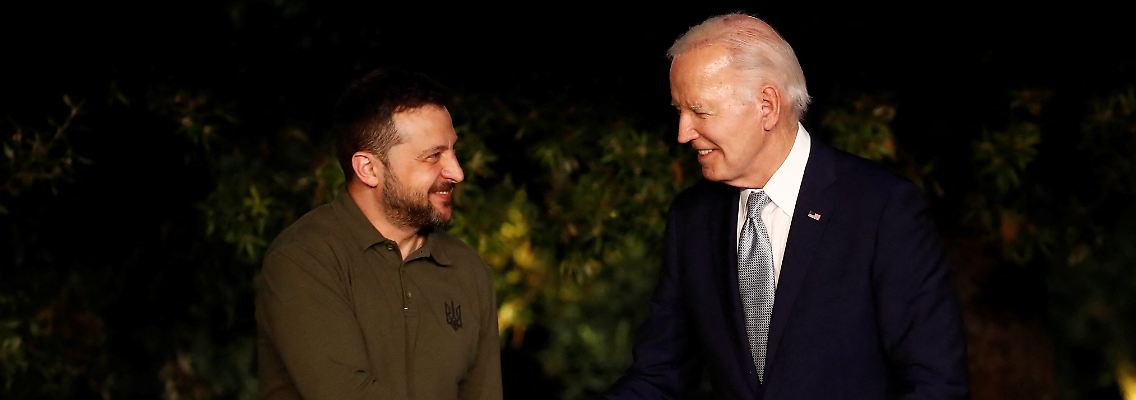 2024-06-13T185345Z_1268365503_RC2IA8AI7YA7_RTRMADP_3_G7-SUMMIT-BIDEN-ZELENSKIY.JPG