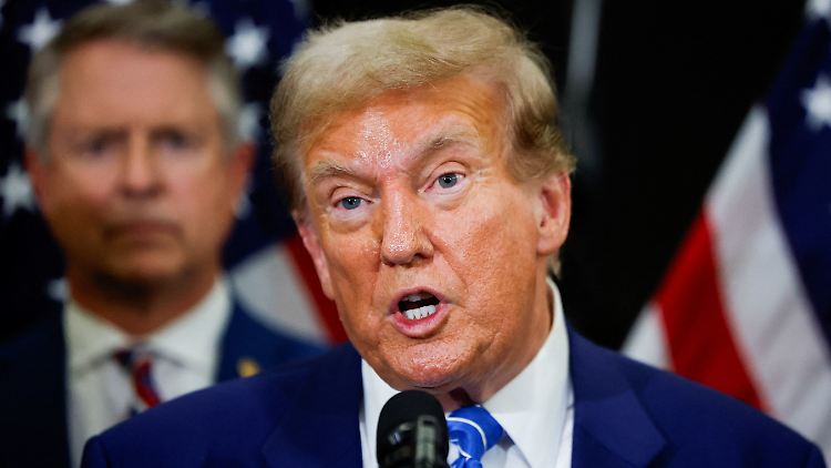 Donald Trump kam nach Washington, um mit republikanischen Senatoren und Abgeordneten die politische Linie festzulegen. 