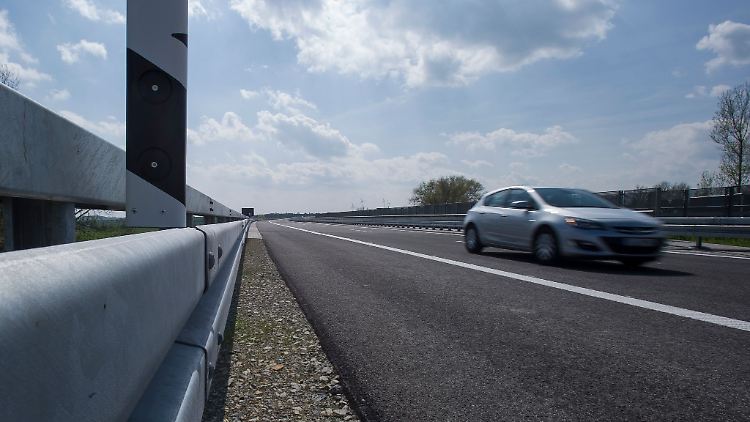 Die Reparaturkosten für eine beschädigte Leitplanke sorgen im Nachgang für Streit vor Gericht.