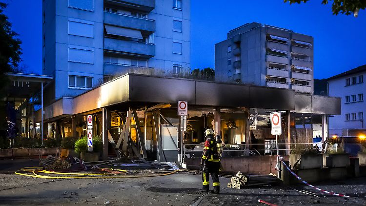 Mehr als 100 Bewohnerinnen und Bewohner der Hochhäuser mussten evakuiert werden. 