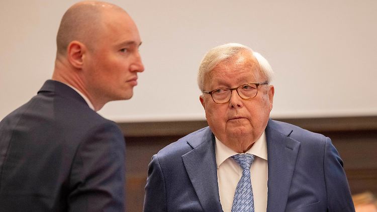 Der Bankier Christian Olearius (r.) ist einer der bekanntesten Angeklagten im Cum-Ex-Steuerskandal. 
