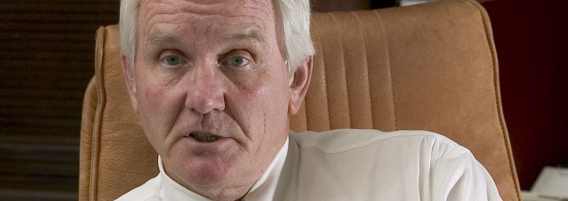 Richter Vinson verschiebt das Verhältnis auf drei dagegen, zwei dafür.