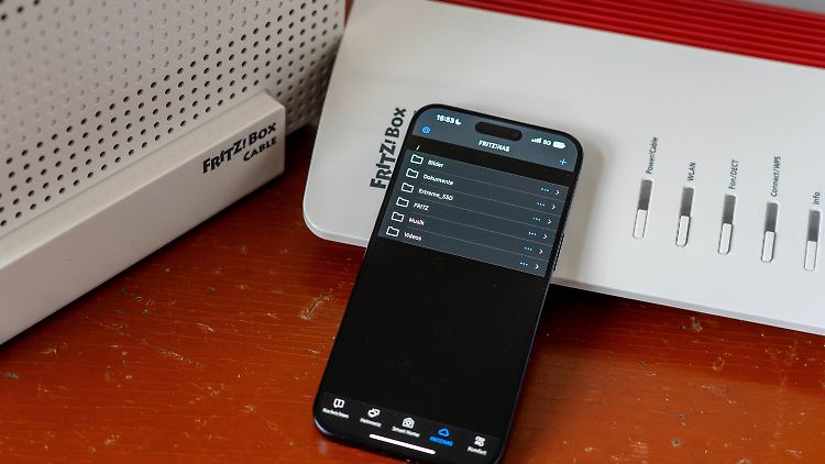 Am einfachsten hat man über die App Zugriff auf die Fritzbox-Cloud.