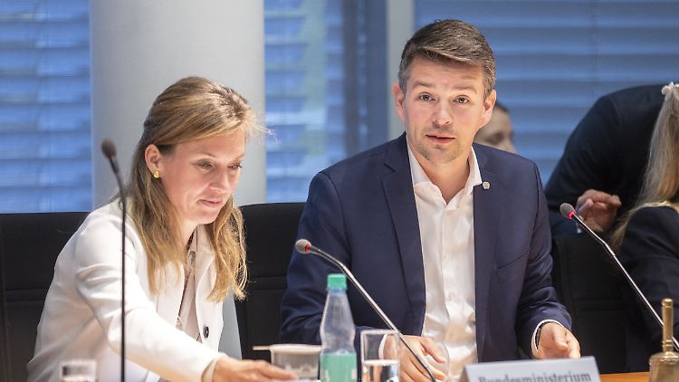 Marcus Faber ist seit Mittwoch Vorsitzender des Verteidigungsausschusses. Der FDP-Politiker folgt auf Marie-Agnes Strack-Zimmermann.