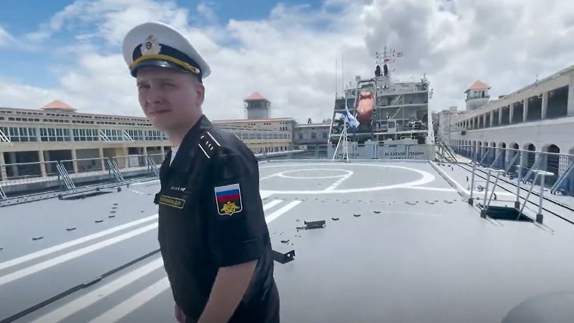 Russisches Kriegsschiff.jpg