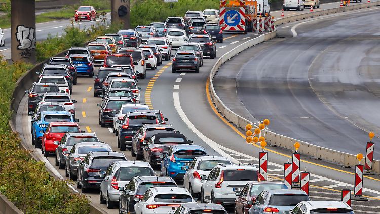 Die Sanierung vieler Autobahnstrecken ist mehr als notwendig. Für die Autofahrer bedeuten die Bauarbeiten viel Geduld.