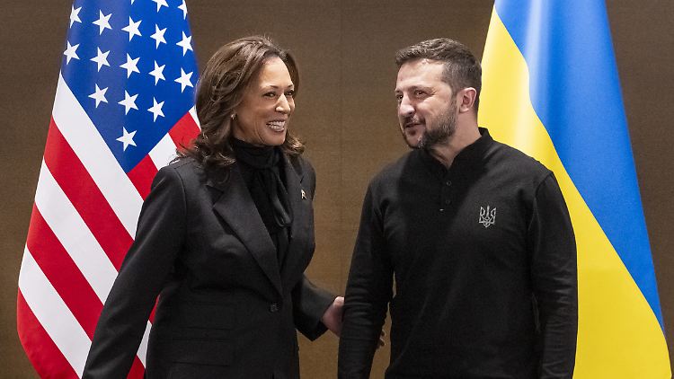 US-Vizepräsidentin Kamala Harris hat für den ukrainischen Präsidenten Selenskyj einige Hundert Millionen Dollar Hilfe im Gepäck.