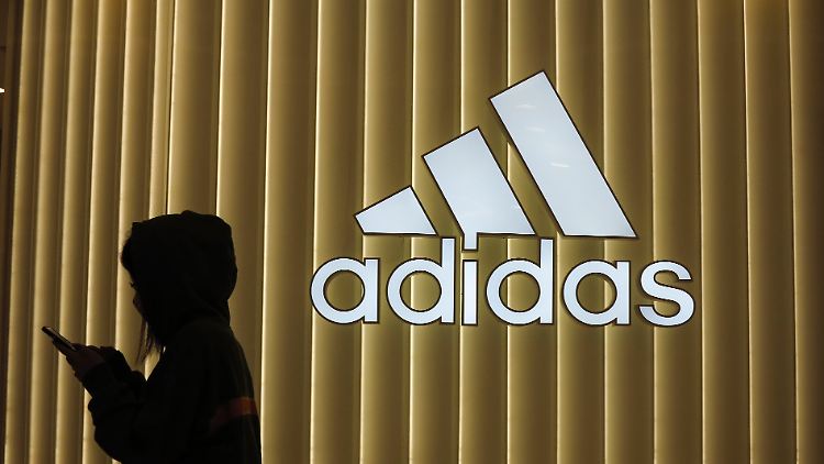 Die Begründung von Adidas bezeichnete die Gewerkschaft als "kompletten Unsinn".