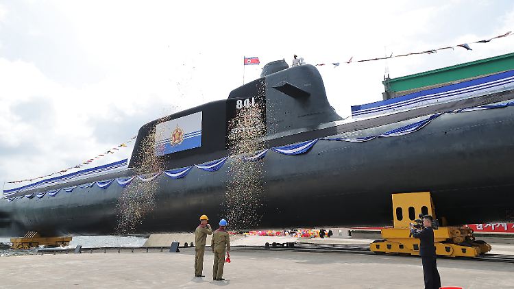 Stapellaufzeremonie für ein angebliches Atom-U-Boot in Nordkorea. Das Land gehört zu den neun Atommächten weltweit. 