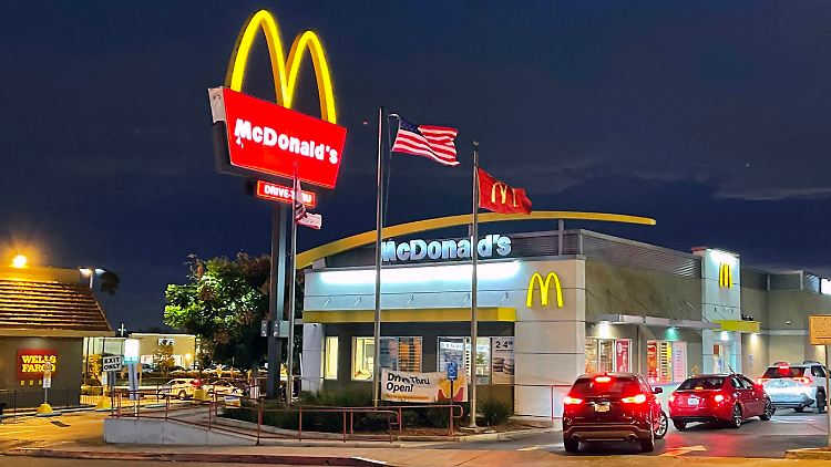 Derzeit prüft McDonald's mehrere Möglichkeiten, wie eine technische Lösung im Detail aussehen kann.  