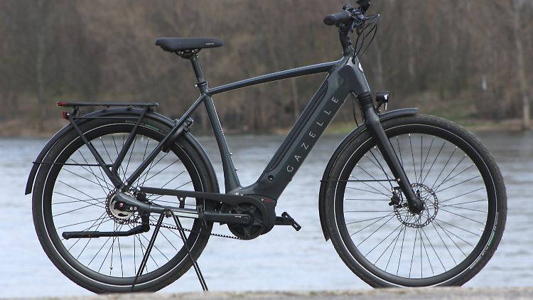 Vor rund 30 Jahren kamen die ersten Pedelecs auf den Markt. Seither haben sie sich fast zu einer eigenen Gattung entwickelt, die sich deutlich vom normalen Fahrrad emanzipiert hat, wie das Gazelle Ultimate zeigt.