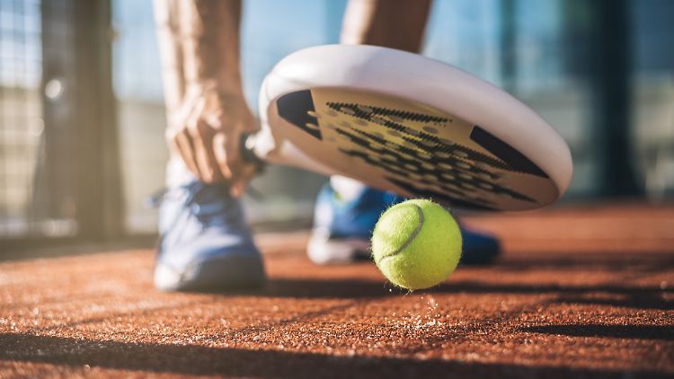 Pádel – oder auch Padel-Tennis – könnte sich zu einer der Trendsportarten des Sommers entwickeln.