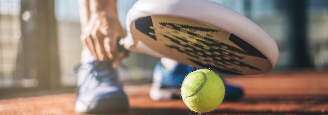 Pádel – oder auch Padel-Tennis – könnte sich zu einer der Trendsportarten des Sommers entwickeln.