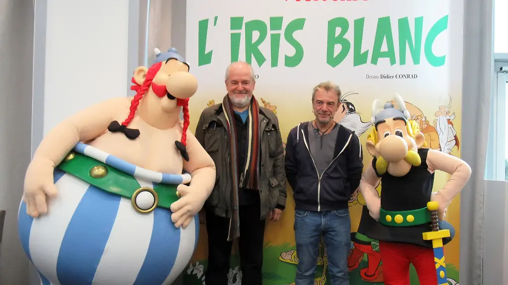 Didier-Conrad-2-v-l-und-Fabcaro-2-v-r-bei-der-Vorstellung-von-Details-zum-neuen-Album-Die-weisse-Iris