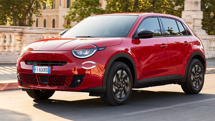 Der Fiat 600e hat ein gutes Platzangebot, ist komfortabel und leise. Aber bei Reichweite und Ladetempo bietet er nur Mittelmaß.