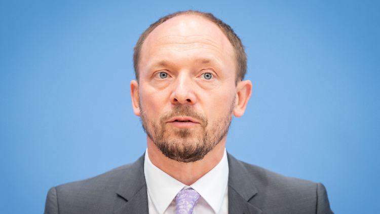 Der Rechtsstaat könne eine Partei, "die rund um die Uhr Hass und Hetze verbreitet" nicht gewähren lassen, so Wanderwitz.