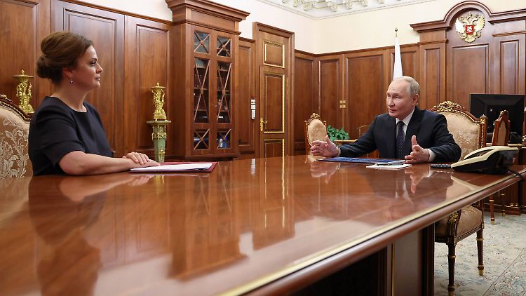 Anna Ziwilewa bei einer Besprechung mit Wladimir Putin Anfang Juni.