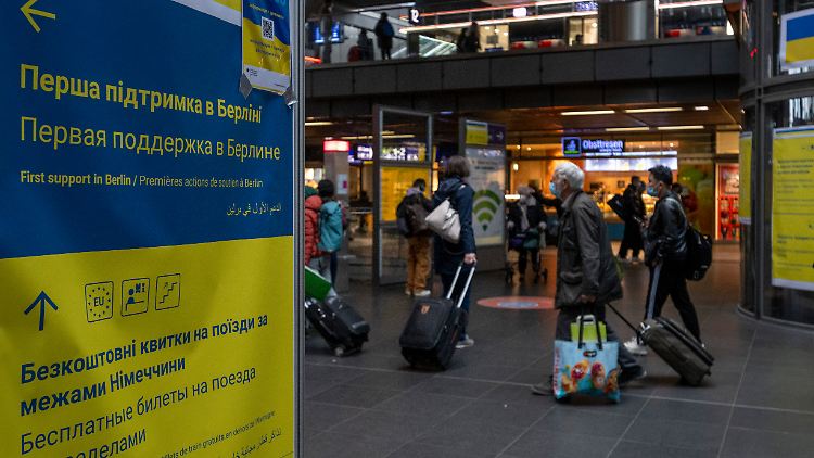Die Aufnahme der Ukrainerinnen und Ukrainer ins Bürgergeld-System (das damals noch ALG II hieß) sollte bei der Integration in den Arbeitsmarkt helfen. Geklappt hat das nicht.