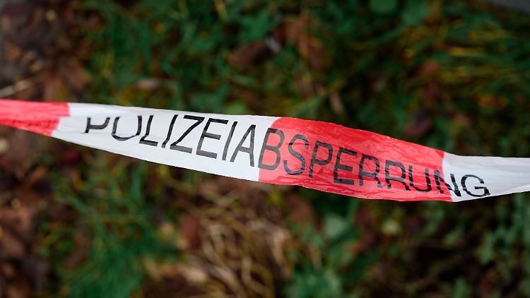 Feuerwehrleute versuchten, den Mann zu reanimieren - vergeblich.
