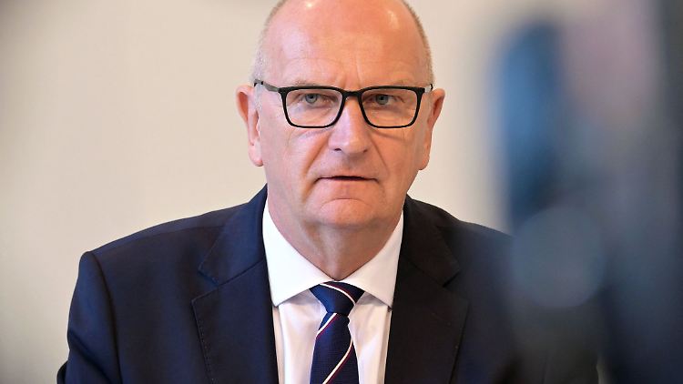 Brandenburgs Ministerpräsident Dietmar Woidke (SPD) bei einer Pressekonferenz.