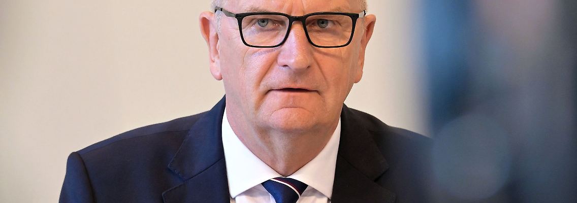 Brandenburgs Ministerpräsident Dietmar Woidke (SPD) bei einer Pressekonferenz.