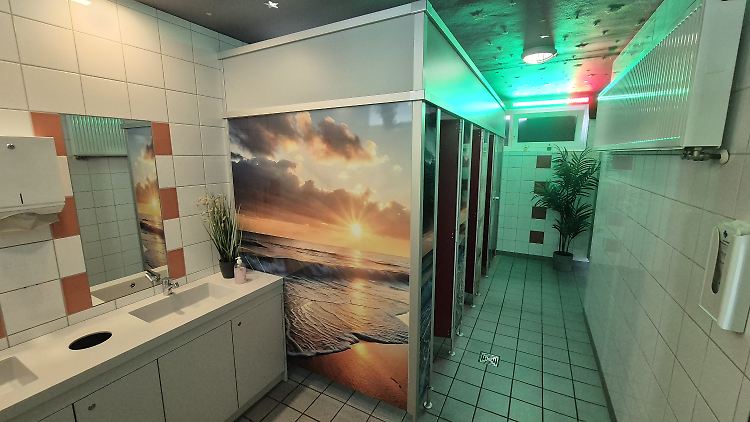 Ein Blick in die Toilettenanlage der Hellweg-Realschule in Unna.