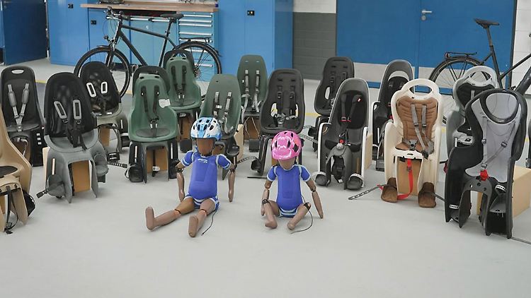 Insgesamt 16 Modelle hat der ADAC im Fahrradkindersitztest unter die Lupe genommen.