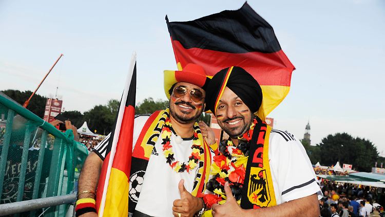 Bereits seit 2012 begeistern Lovely & Monty DFB-Fans mit ihren Fußballhits.