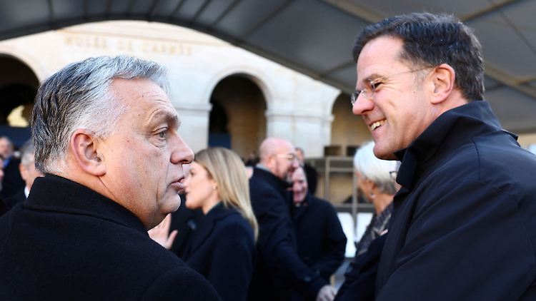 Rutte (r.) fehlt nun nur noch die offizielle Unterstützung Rumäniens
