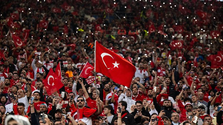 Die Tribünen in Dortmund waren fest in türkischer Hand.